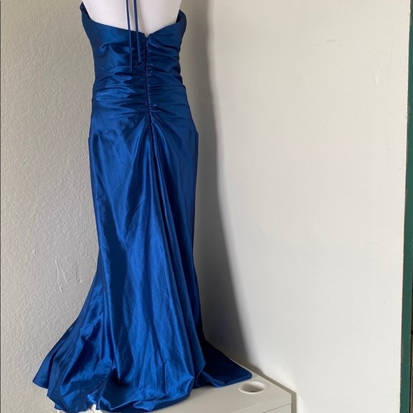 Elegant Blue Halter Evening Gown - Picture 6 of 9
